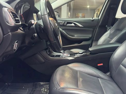 Used 2017 INFINITI QX30 Premium w/ Navigation Package FWD image 14