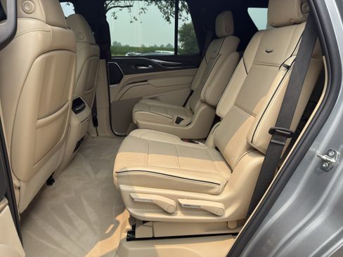 Used 2024 Cadillac Escalade Premium Luxury w/ Performance Package AWD/4WD image 22