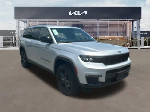 Used 2025 Jeep Grand Cherokee L Limited w/ Luxury Tech Group II RWD image 1