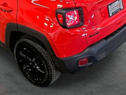 Used 2022 Jeep Renegade Altitude w/ Convenience Group AWD/4WD image 10