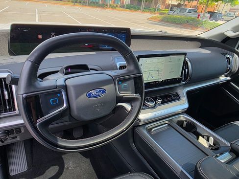 Used 2025 Ford Expedition Max Platinum AWD/4WD image 18