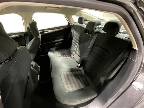 Used 2018 Ford Fusion SE w/ Fusion SE Technology Package image 34