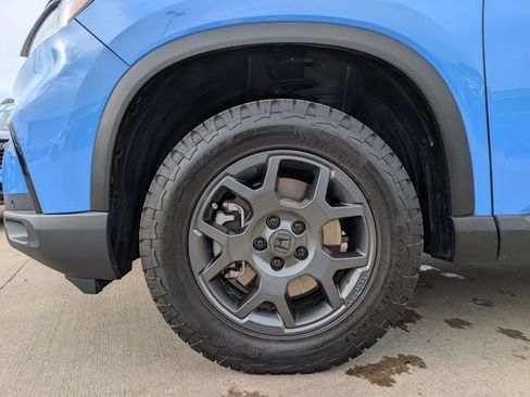 Used 2025 Honda Pilot TrailSport image 11