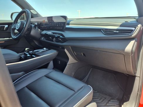 Used 2025 Buick Enclave Avenir w/ Trailering Package, 5000 lbs. FWD image 11