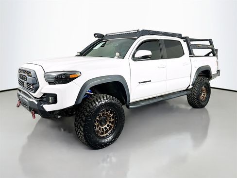Used 2022 Toyota Tacoma TRD Off-Road image 3
