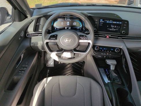 Used 2025 Hyundai Elantra Sport FWD image 14