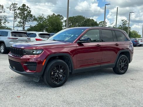 Used 2024 Jeep Grand Cherokee Altitude AWD/4WD image 2