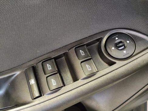 Used 2018 Ford Focus SE FWD image 27