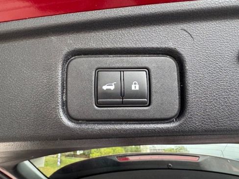 Used 2023 Nissan Pathfinder SL image 40