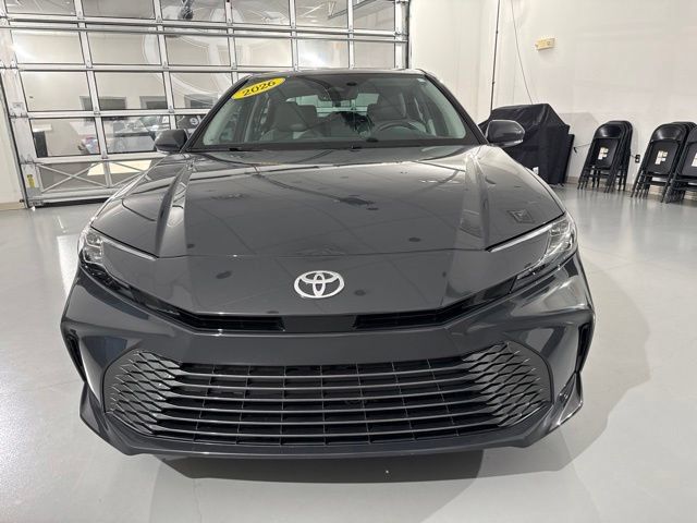 Used 2026 Toyota Camry XLE AWD/4WD image 2