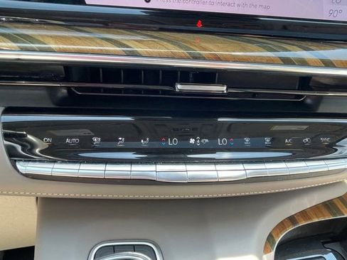 Used 2021 Cadillac Escalade Sport Platinum AWD/4WD image 19