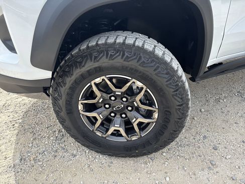 New 2026 Chevrolet Colorado ZR2 w/ Technology Package AWD/4WD image 13