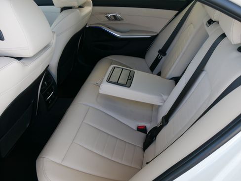 Used 2019 BMW 330i Sedan w/ M Sport Package RWD image 13