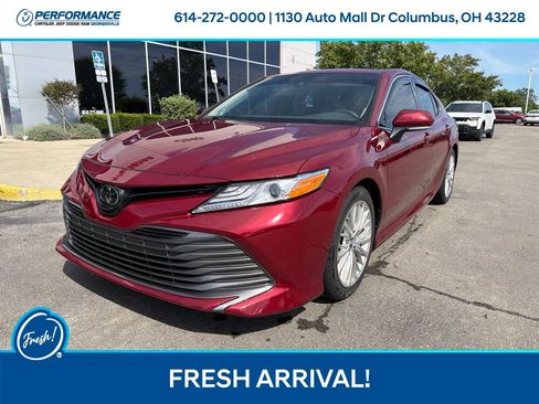Used 2019 Toyota Camry XLE w/ Navigation Package FWD image 4