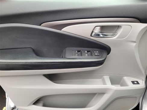 Used 2017 Honda Pilot LX image 23