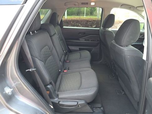 Used 2025 Nissan Pathfinder SV image 20