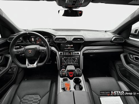Used 2022 Lamborghini Urus image 8