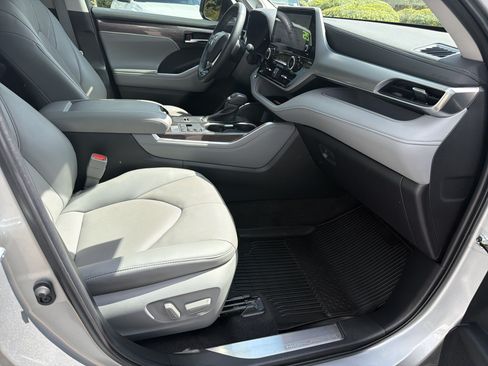 Used 2023 Toyota Highlander Platinum AWD/4WD image 24