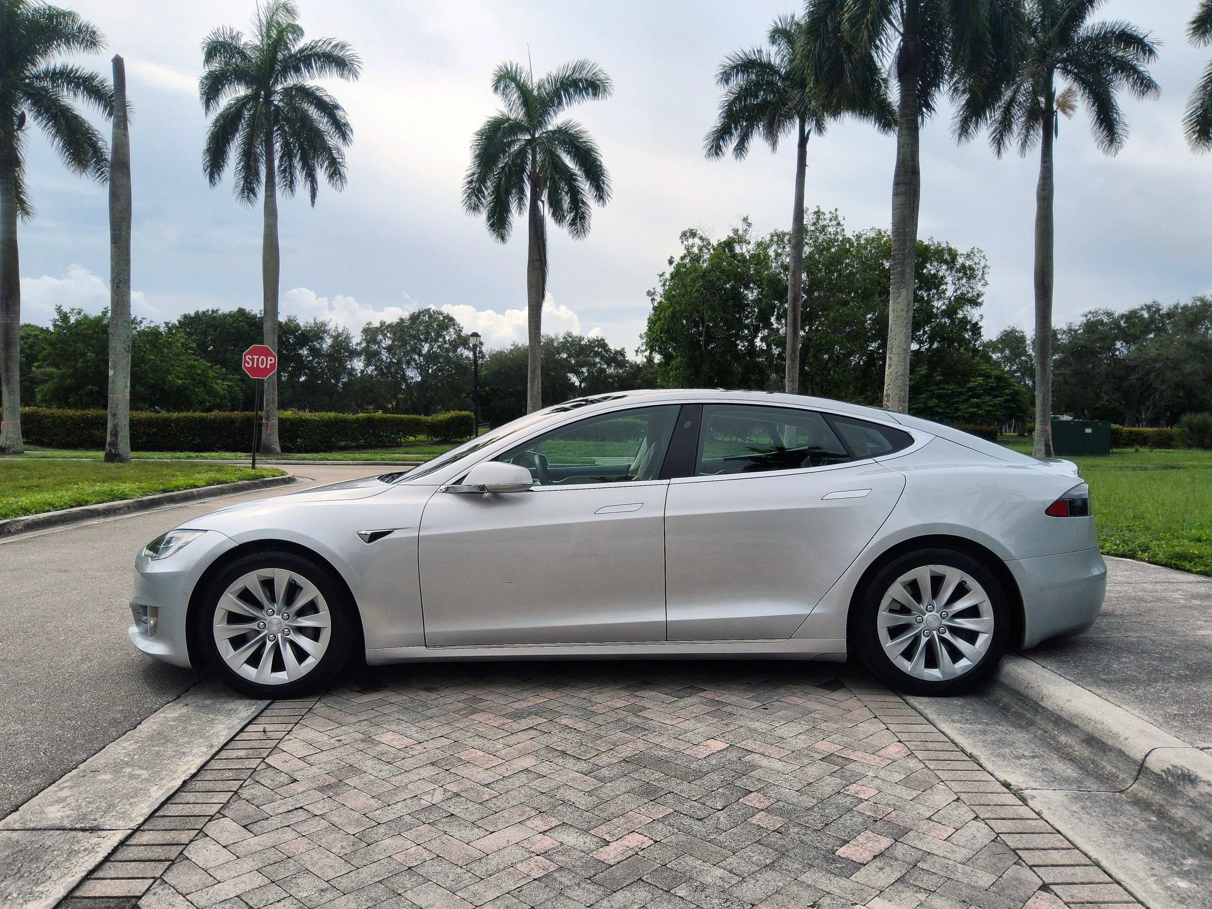 Used 2017 Tesla Model S 100D AWD/4WD image 21