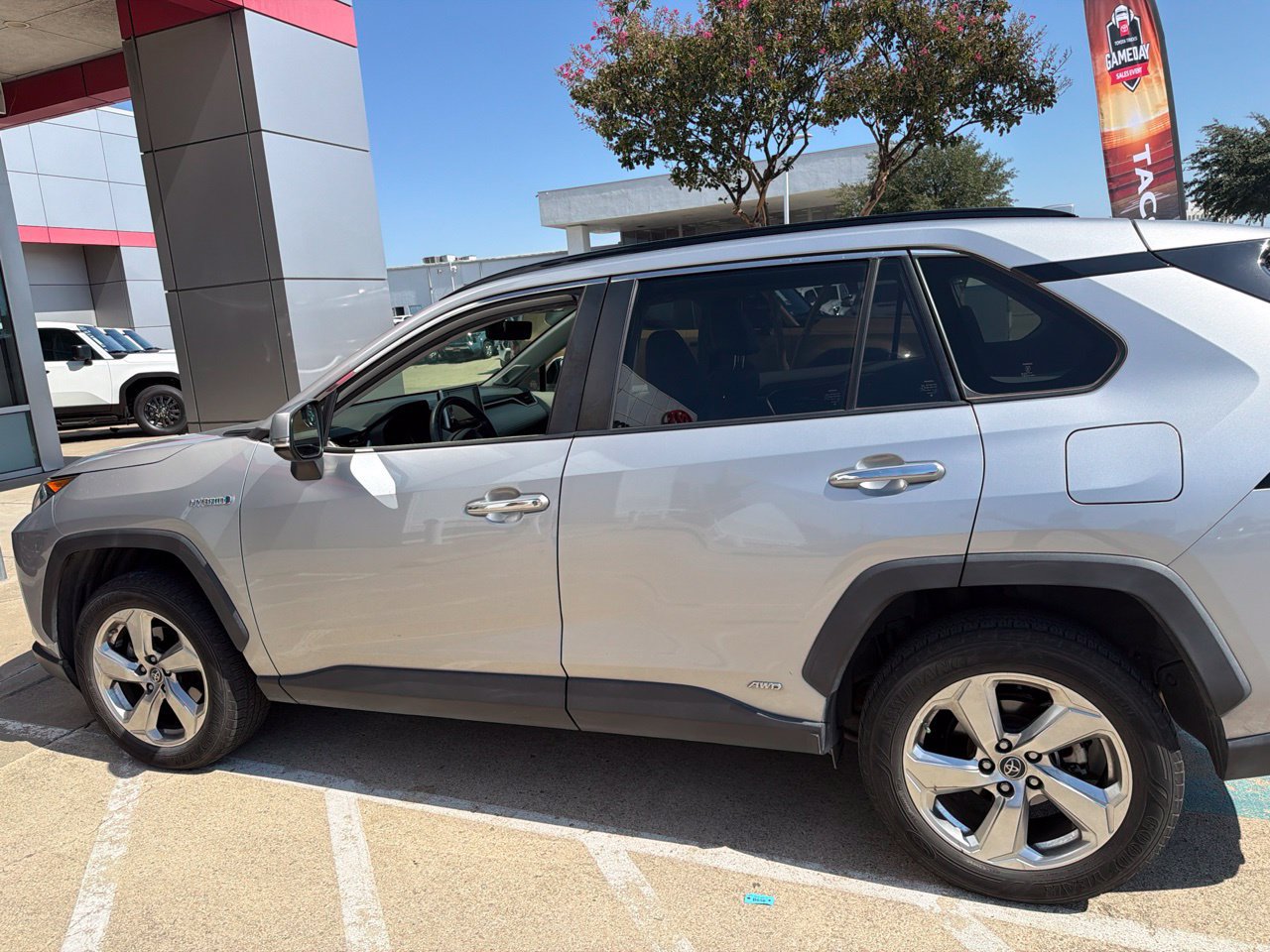 Used 2019 Toyota RAV4 Limited AWD/4WD image 6