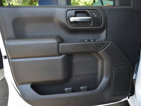 Used 2021 Chevrolet Silverado 1500 Custom Trail Boss AWD/4WD image 15