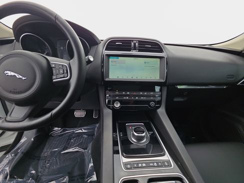 Used 2019 Jaguar F-PACE Premium AWD/4WD image 20