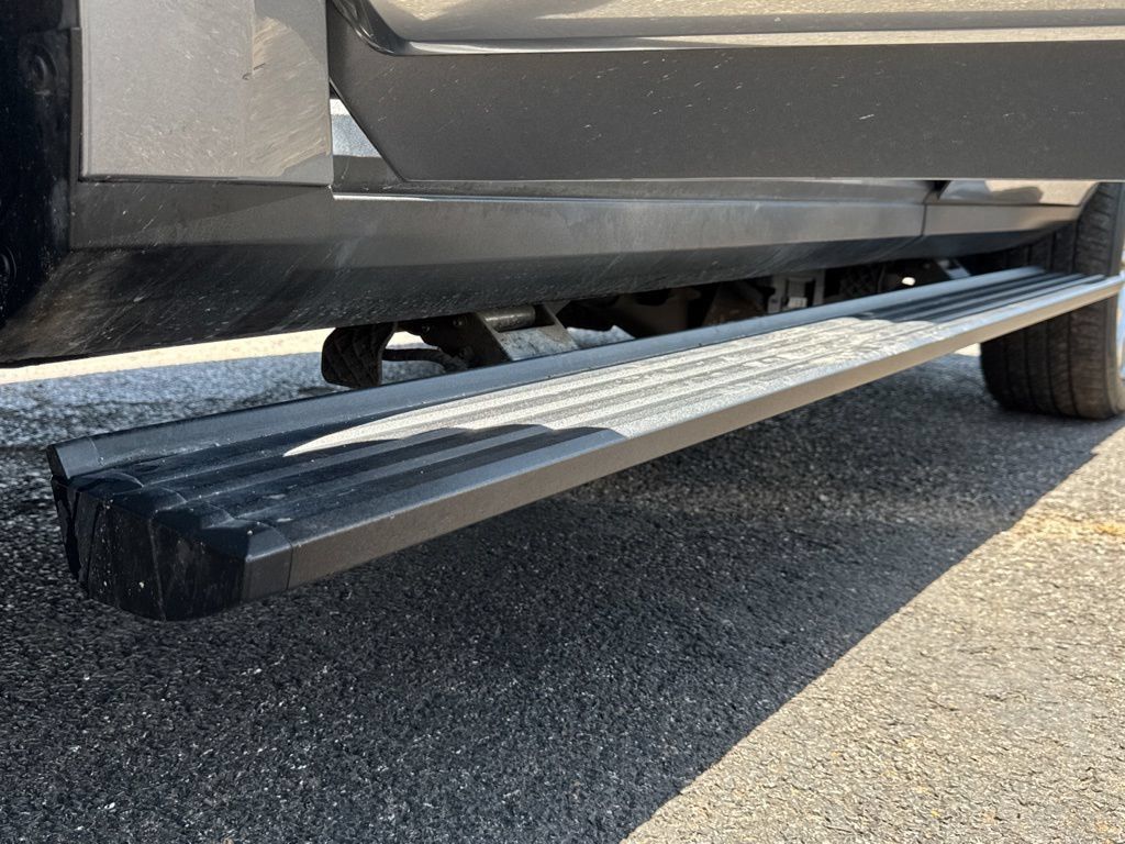 Used 2022 GMC Yukon Denali RWD image 26