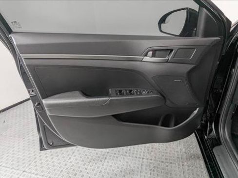 Used 2018 Hyundai Elantra SE FWD image 13