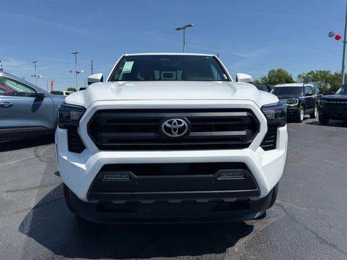 Used 2024 Toyota Tacoma SR5 AWD/4WD image 22