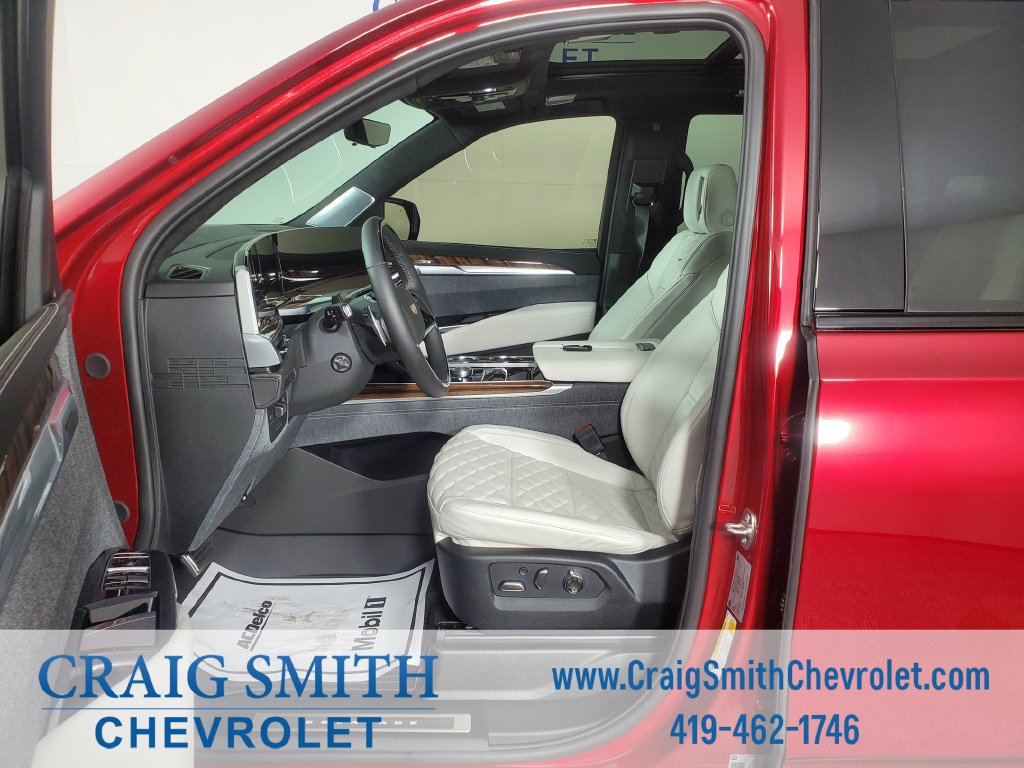Used 2026 Cadillac Escalade Platinum Sport w/ LPO, ONYX Package AWD/4WD image 10