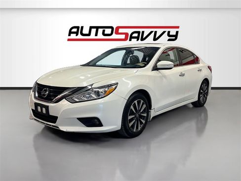 Used 2016 Nissan Altima 2.5 SL w/ 2.5 Technology Package image 3