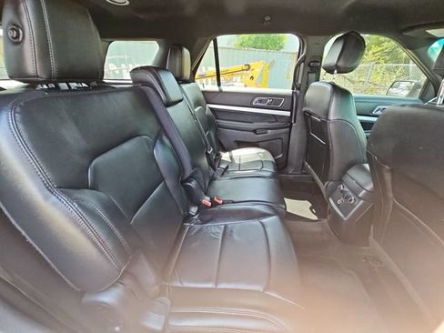 Used 2016 Ford Explorer XLT w/ Equipment Group 202A AWD/4WD image 29
