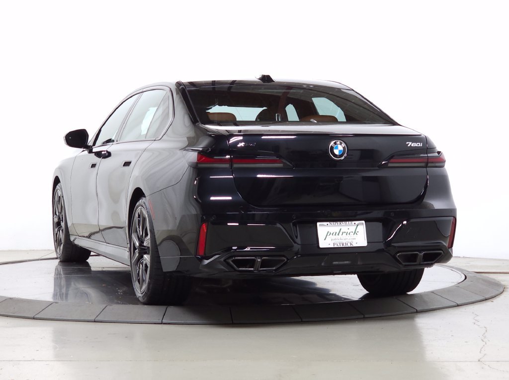 Used 2023 BMW 760i xDrive AWD/4WD image 3