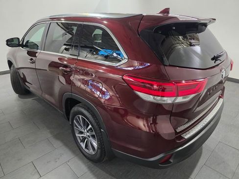 Used 2019 Toyota Highlander XLE image 3