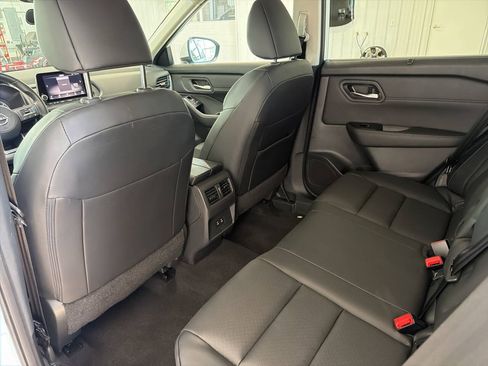 Used 2024 Nissan Rogue SV w/ SV Premium Package AWD/4WD image 19