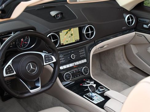 Used 2018 Mercedes-Benz SL 550 image 23