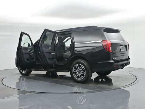 New 2025 Ford Expedition Active image 37