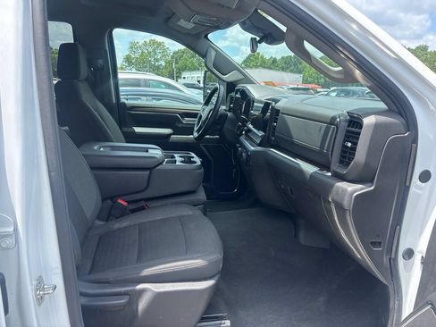 Used 2025 Chevrolet Silverado 2500 LT w/ Convenience Package AWD/4WD image 4
