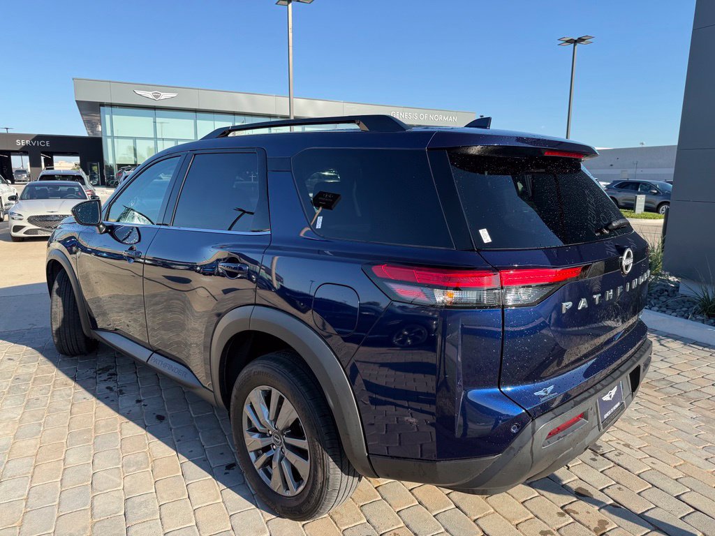 Used 2025 Nissan Pathfinder SV AWD/4WD image 3