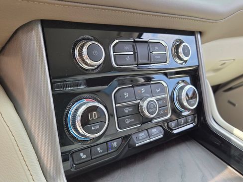 Used 2023 GMC Yukon Denali RWD image 21