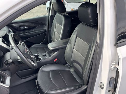 Used 2024 GMC Terrain SLT image 38