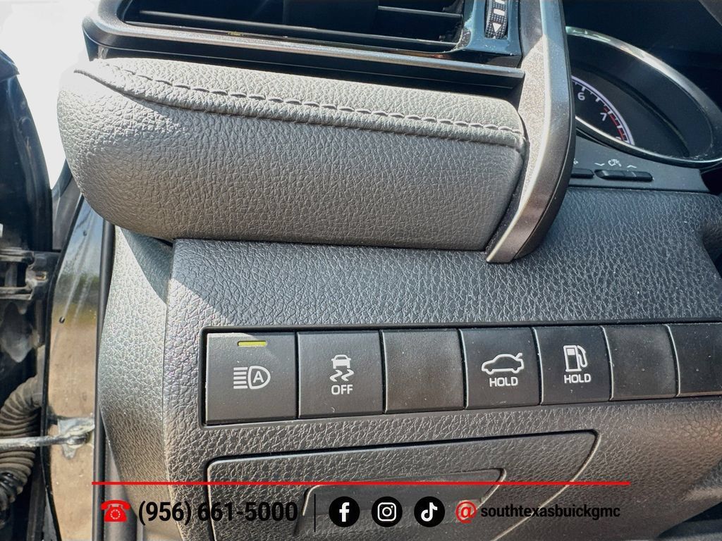 Used 2020 Toyota Camry SE FWD image 20