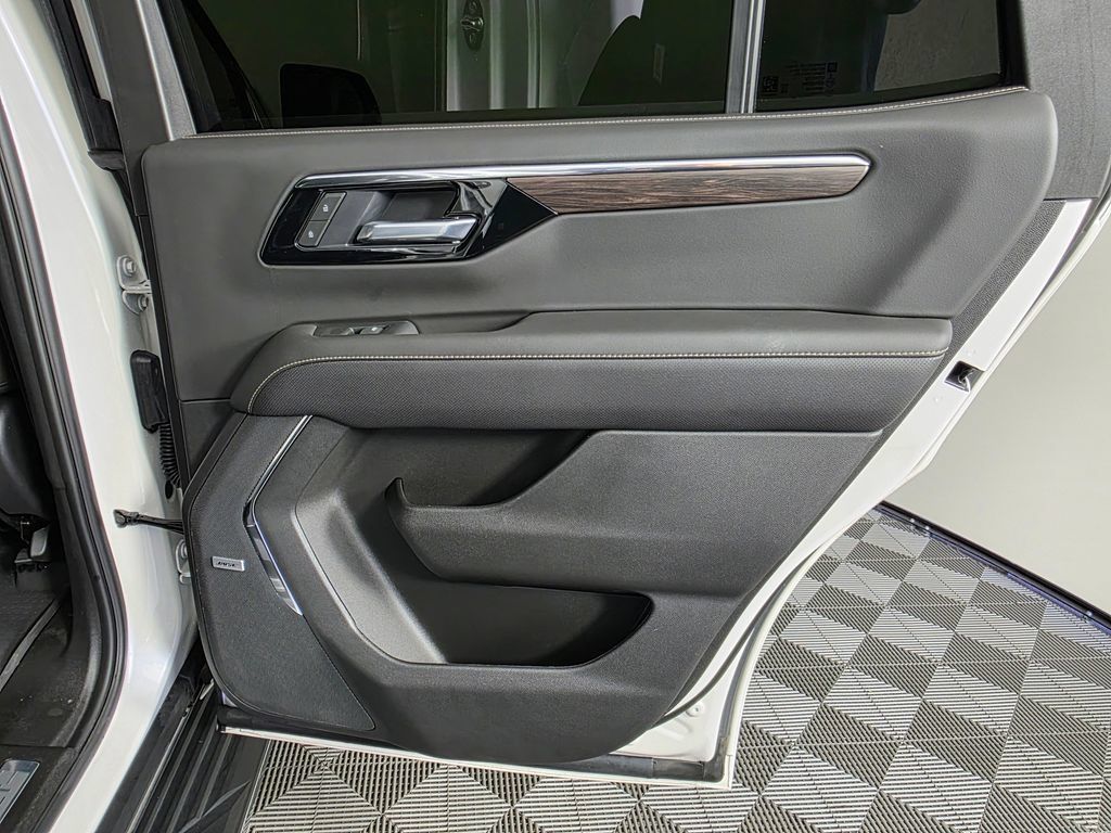 Used 2025 Chevrolet Tahoe Premier w/ Sun And Tow Package AWD/4WD image 37