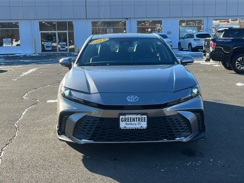 Used 2025 Toyota Camry SE image 2