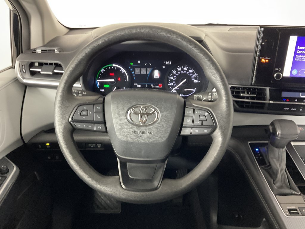 Used 2025 Toyota Sienna LE FWD image 12