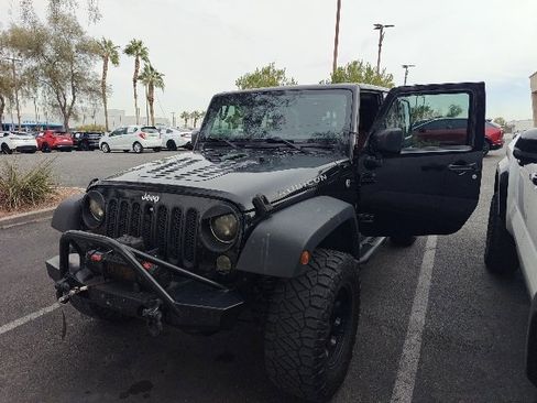 Used 2016 Jeep Wrangler Unlimited Rubicon w/ Connectivity Group image 7