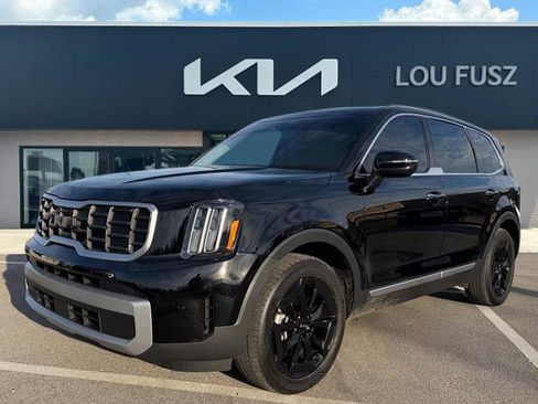 Used 2023 Kia Telluride S image 1