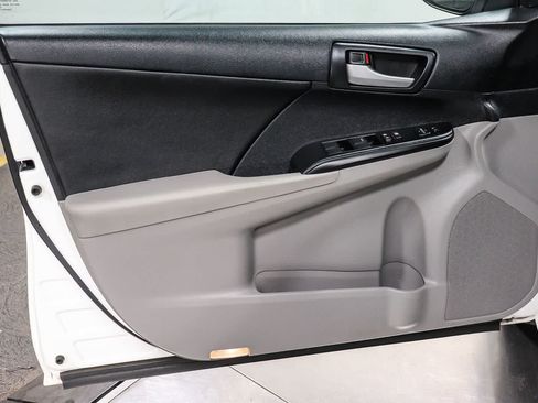 Used 2014 Toyota Camry LE FWD image 22