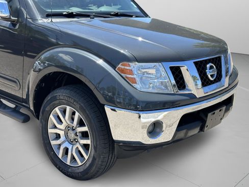 Used 2010 Nissan Frontier LE RWD image 32