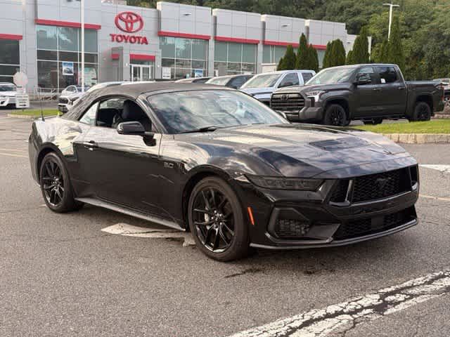 Used 2025 Ford Mustang GT Premium RWD image 3